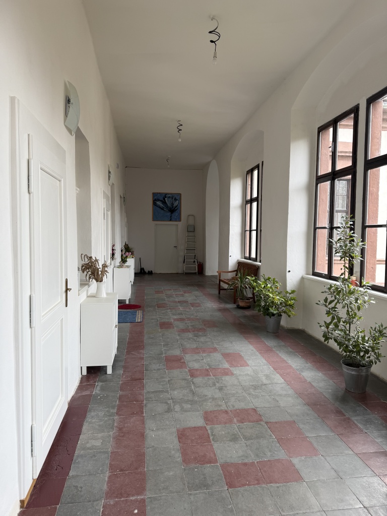 Chodba v patře – severní část od L2